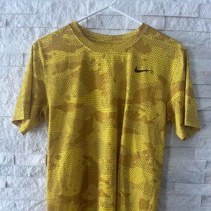 Nike Dri-FIT Training Short Sleeve T-Shirt - Men's small